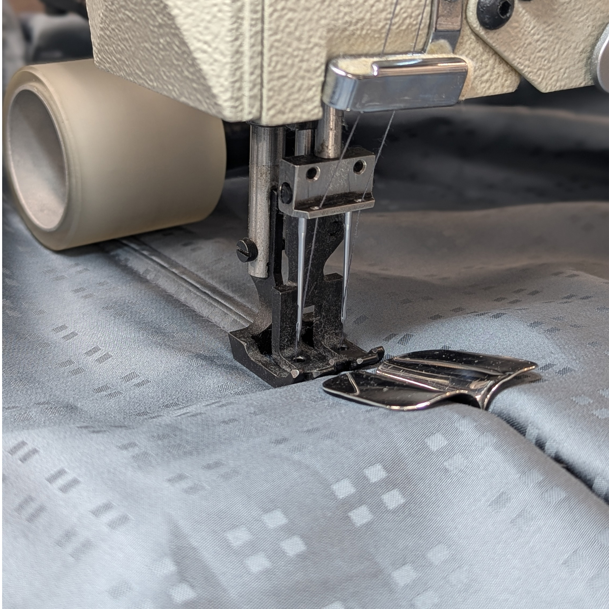 Laduvet Nordique housse de couette mini carrés couleur tempête en cours de fabrication